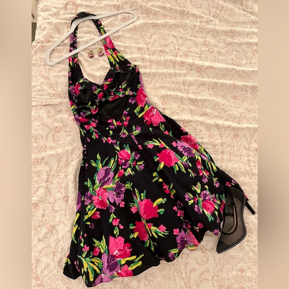 Fun 50s Style Swing Dress - Picture 2 of 5